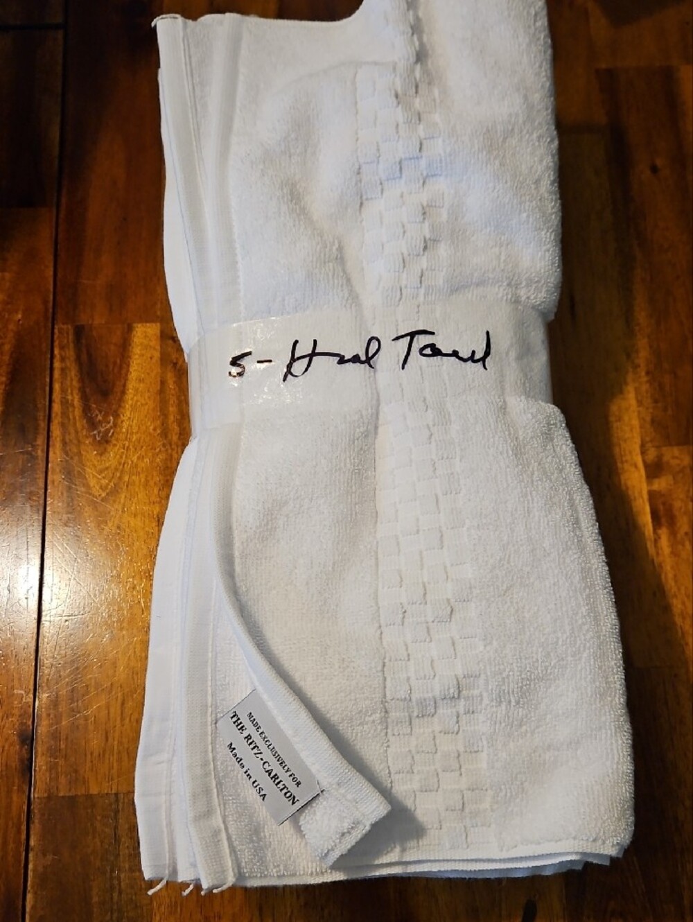 NWOT Set Of 5 Ritz Carlton Hotel Hand Towels - Picture 2 of 5